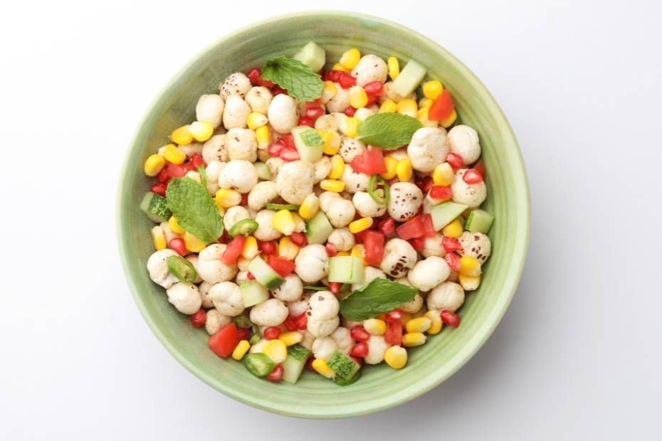 roast makhana salad